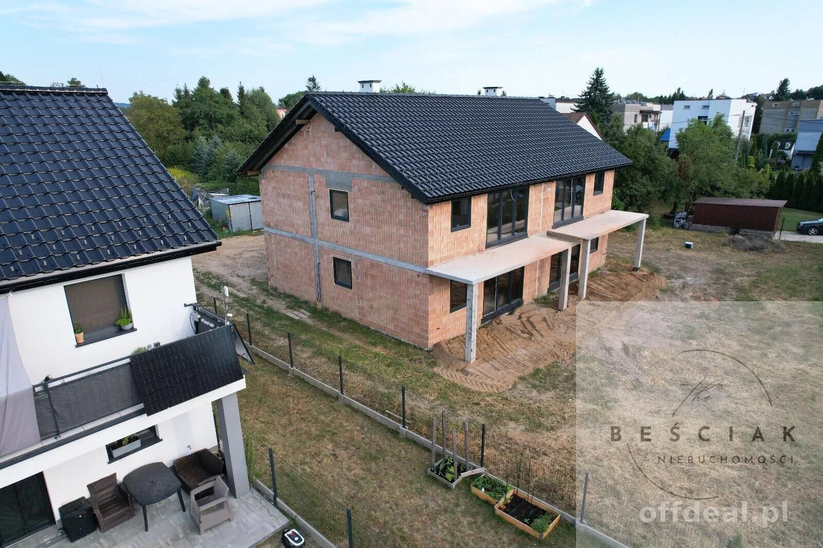 WIĘCEJ PRZESTRZENI, WIĘCEJ ŚWIATŁA – KOMFORTOWE MIESZKANIE Z BALKONEM I OGRÓDKIEM