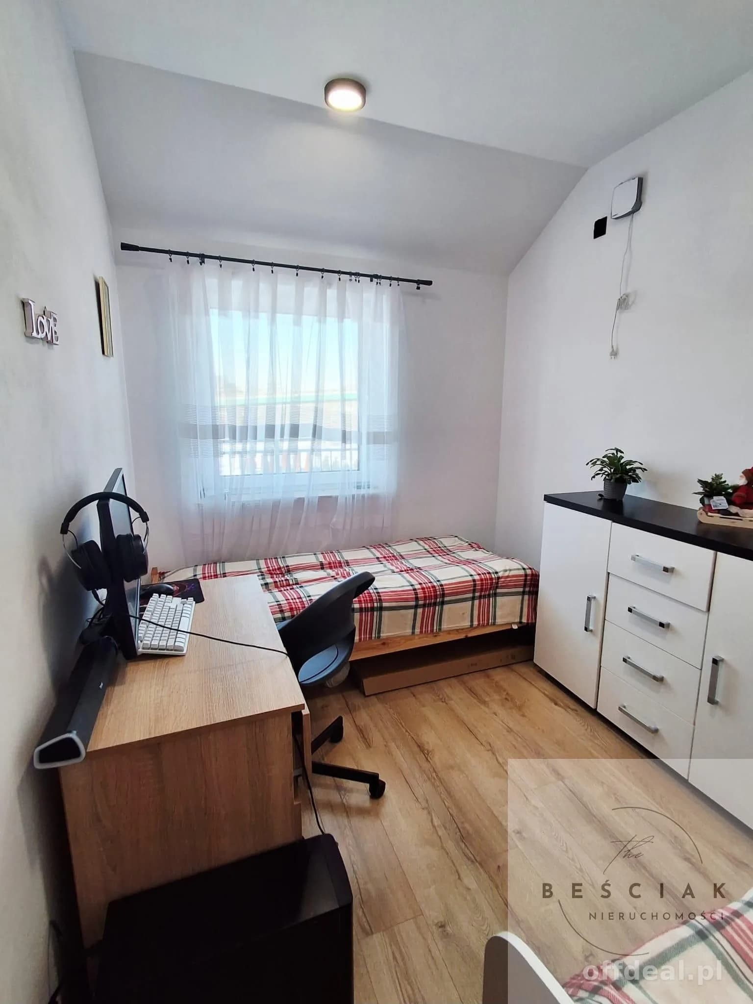 WIĘCEJ PRZESTRZENI, WIĘCEJ ŚWIATŁA – KOMFORTOWE MIESZKANIE Z BALKONEM I OGRÓDKIEM