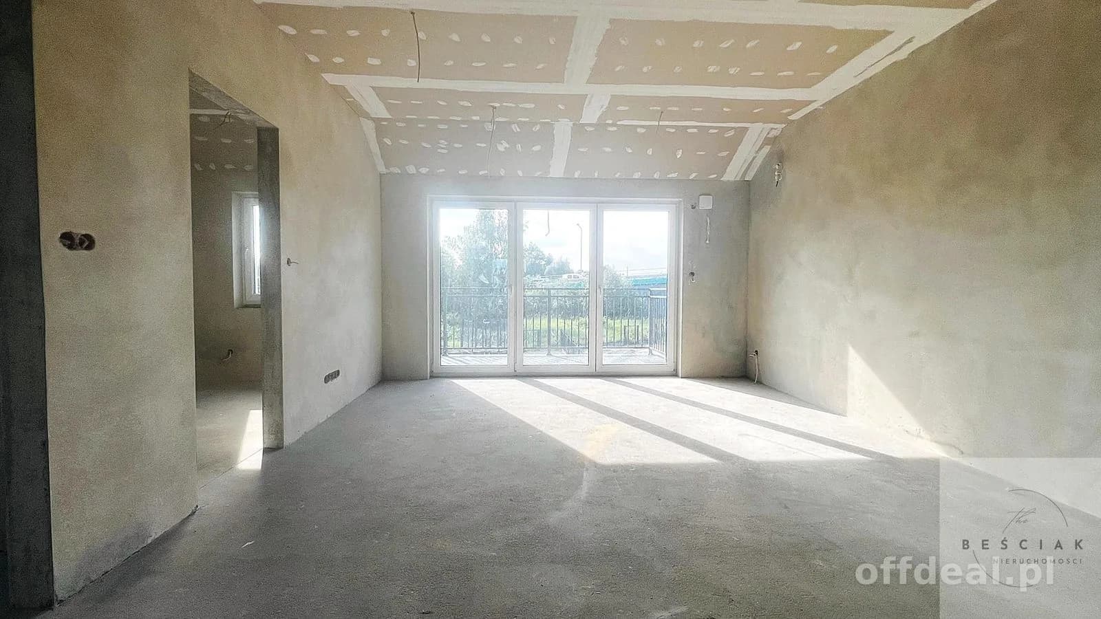 WIĘCEJ PRZESTRZENI, WIĘCEJ ŚWIATŁA – KOMFORTOWE MIESZKANIE Z BALKONEM I OGRÓDKIEM