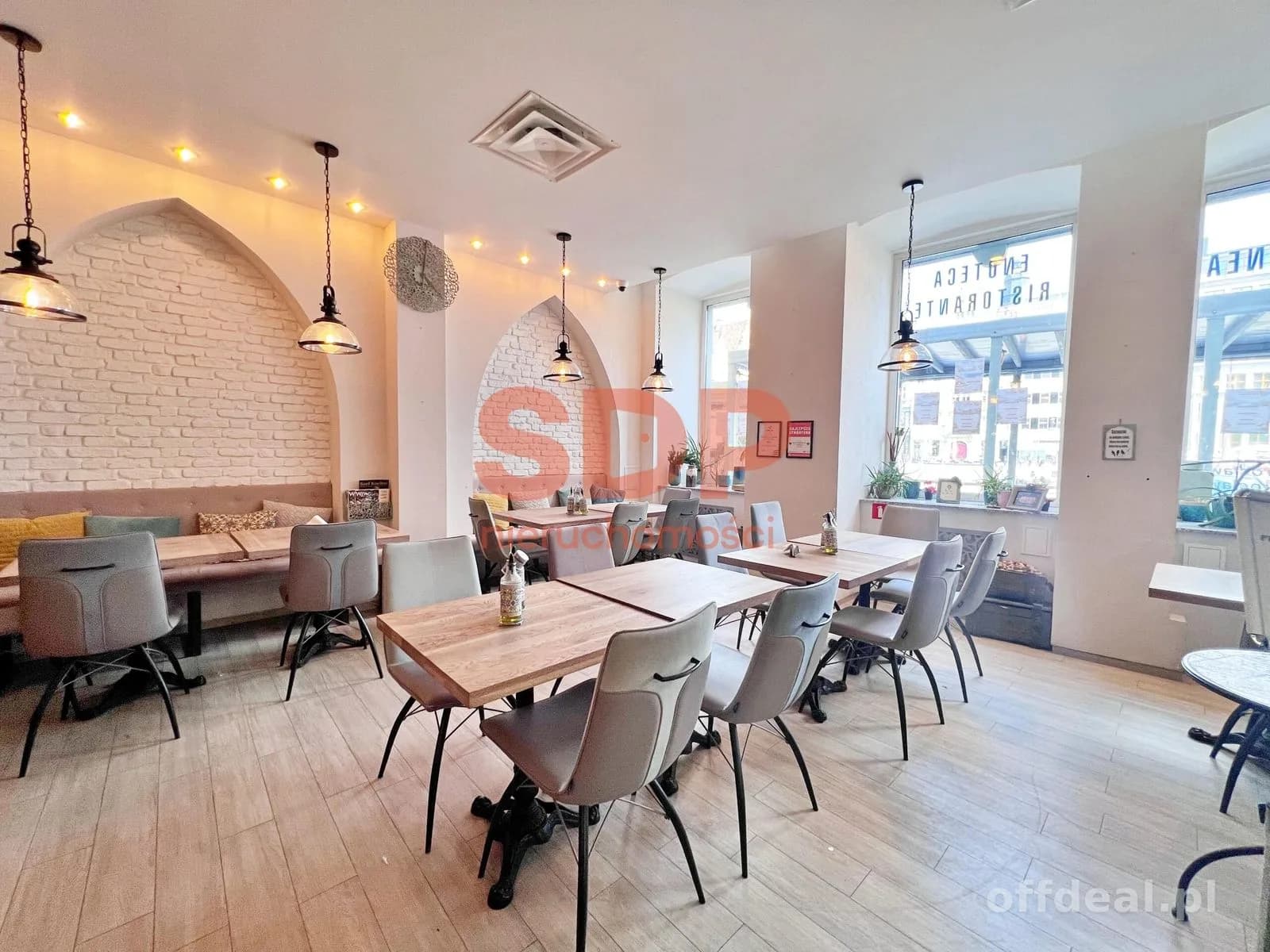 Lokal 168 m² z potencjałem gastronomicznym – Plac Solny