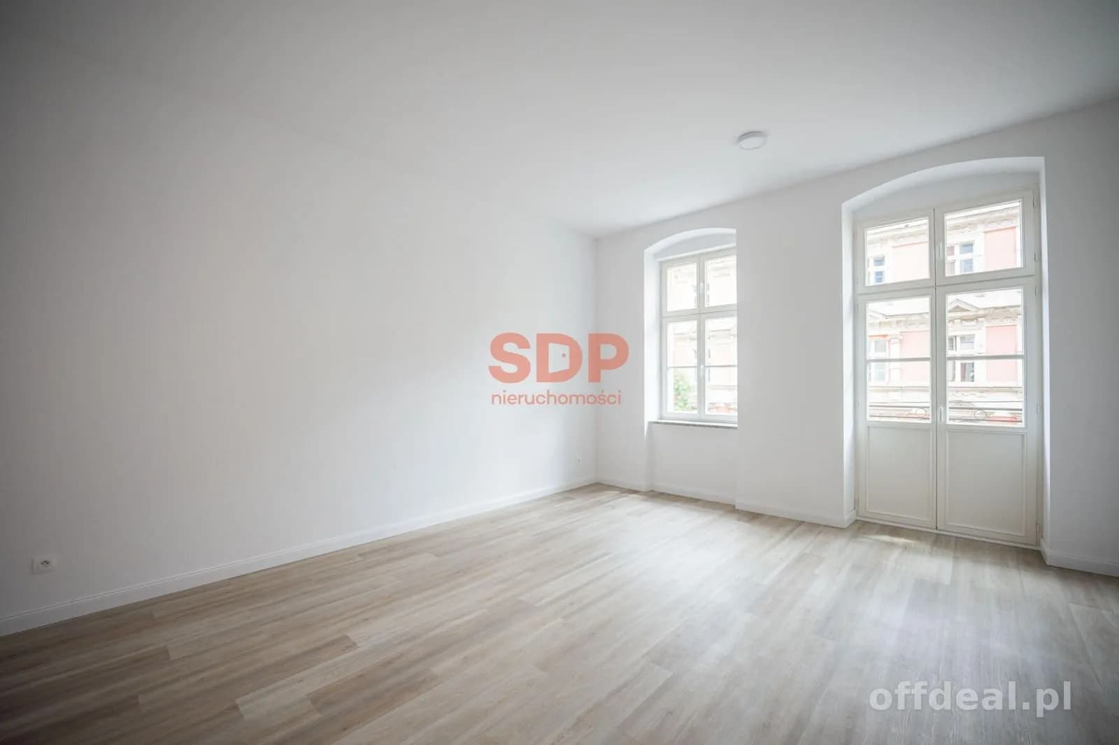 kawalerka z osobną kuchnią | piekna kamienica | balkon