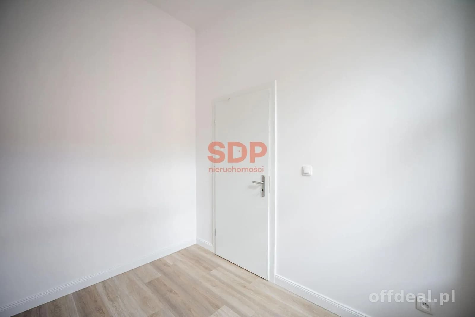 kawalerka z osobną kuchnią | piekna kamienica | balkon