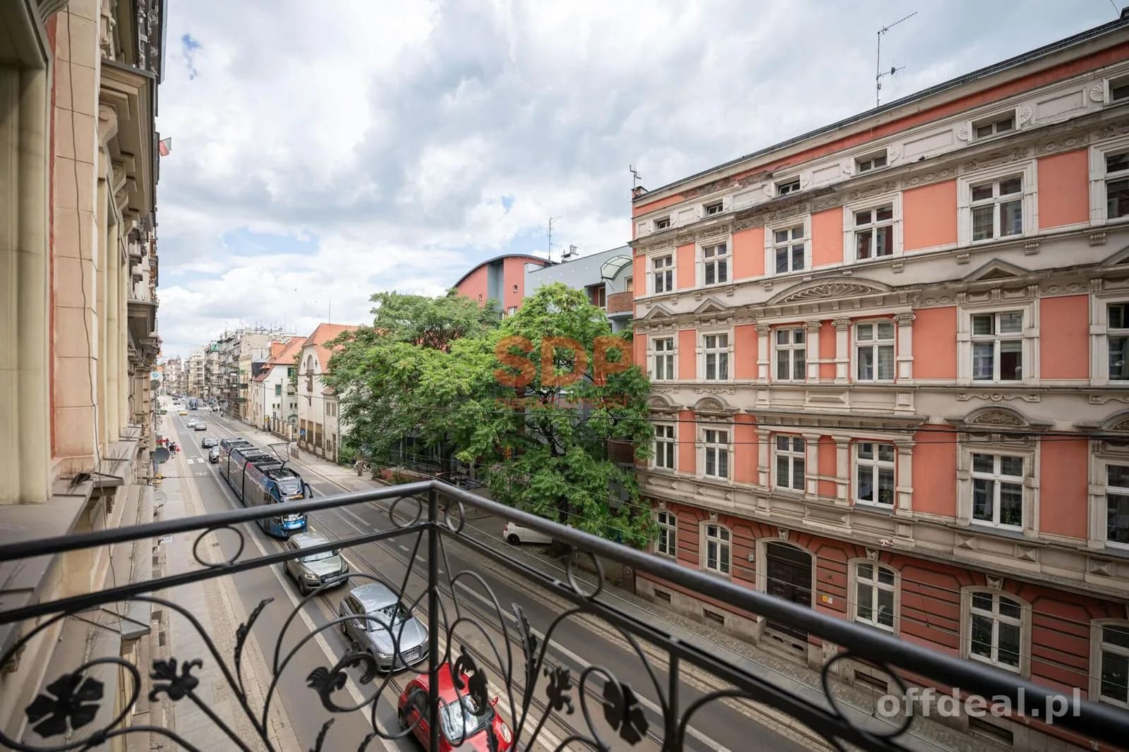 kawalerka z osobną kuchnią | piekna kamienica | balkon