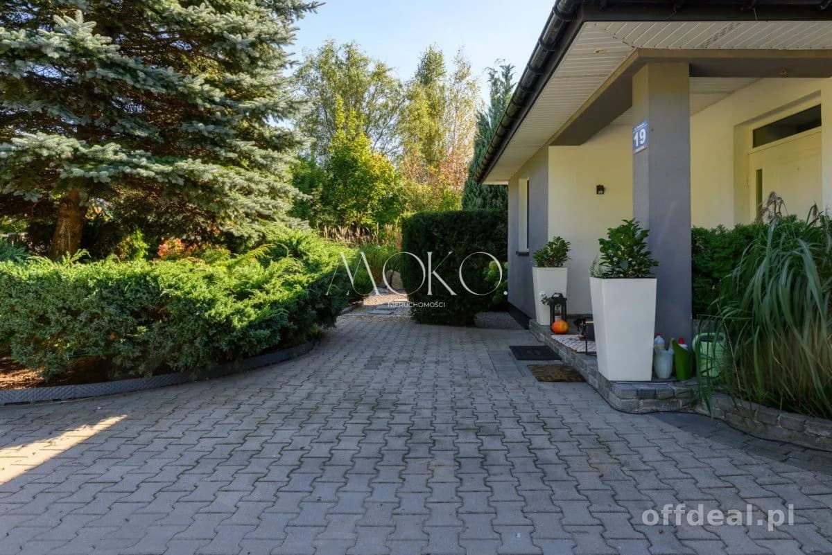 Komfortowy dom parterowy z pięknym ogrodem