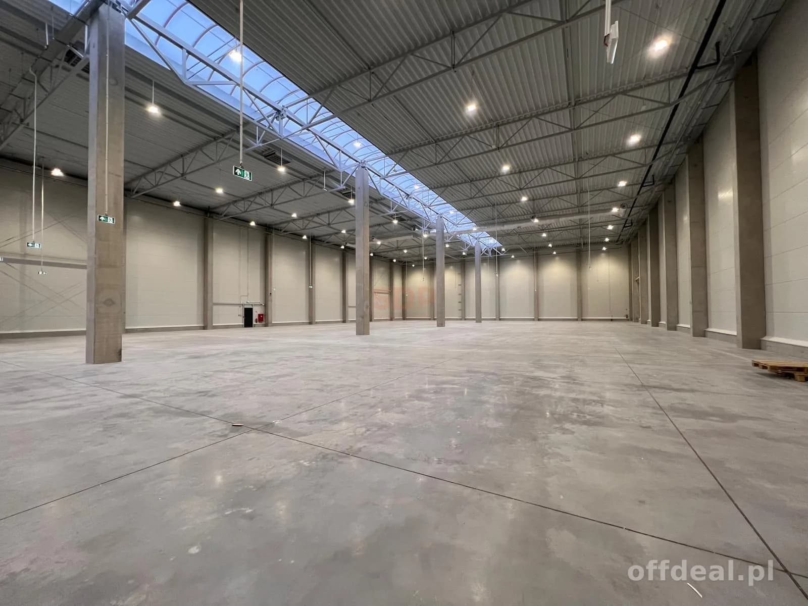 Gewerbeimmobilie zur Miete in Domasław | 1.800 m²
