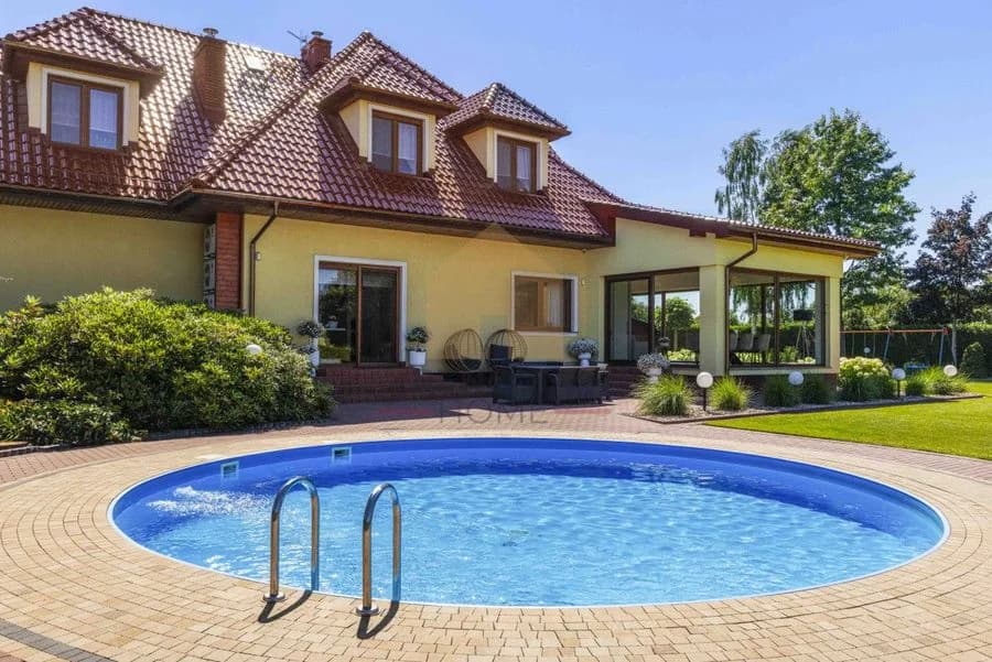 Rodzinny dom z basenem 400m2, Basen | Duży Ogród
