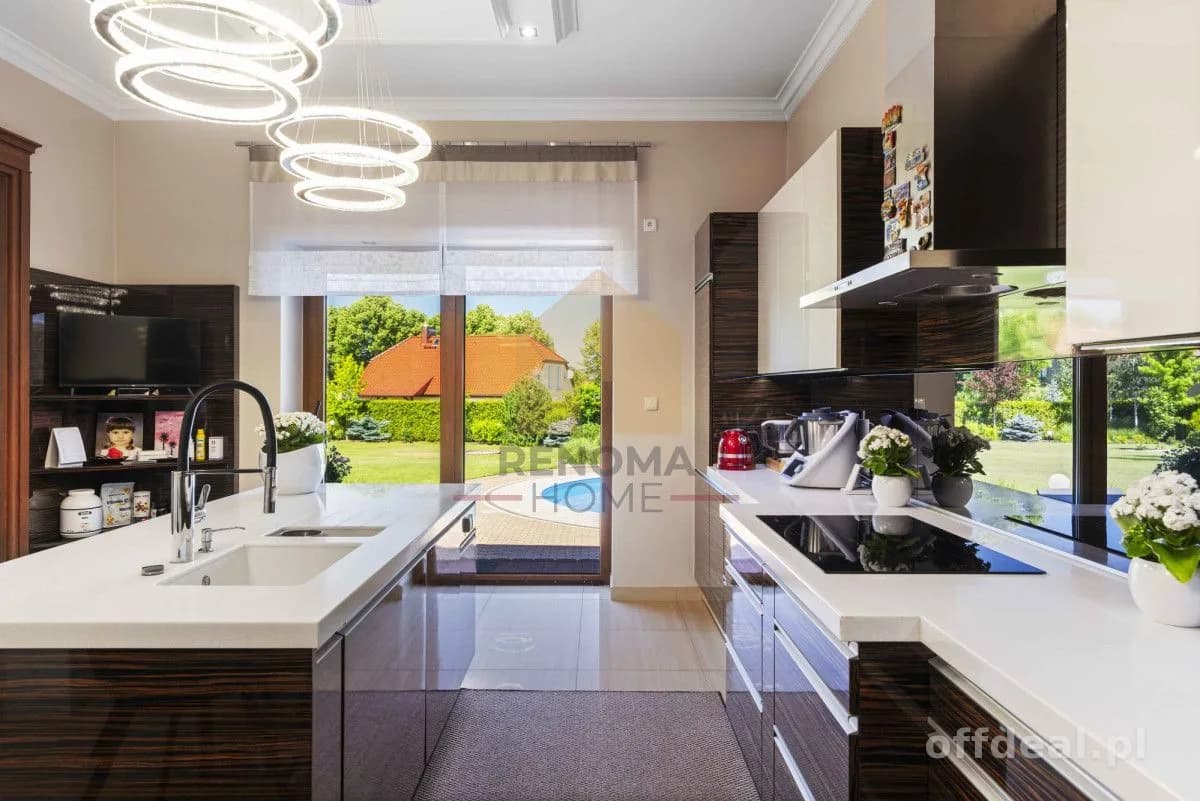 Rodzinny dom z basenem 400m2, Basen | Duży Ogród