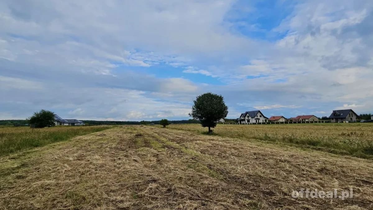 Działka budowlana w spokojnej okolicy.