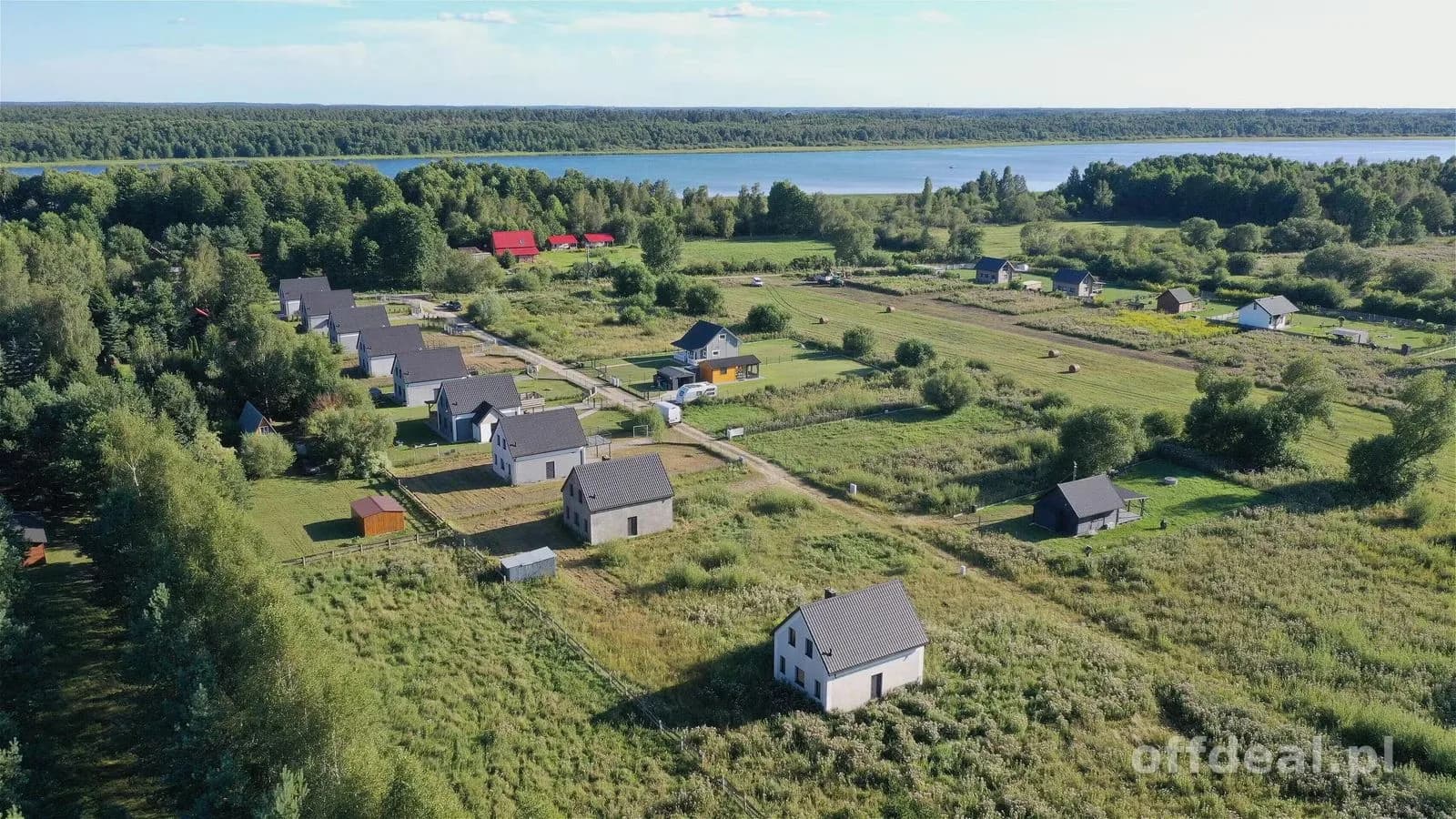 Domy nad jeziorem - początek Szlaku Wielkich Jezior Mazurskich