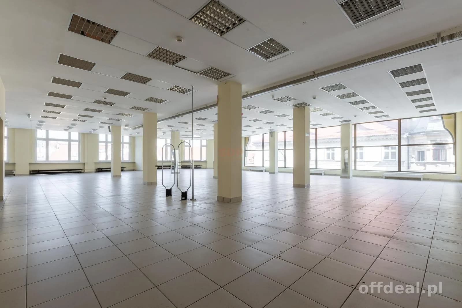 Gewerbeimmobilie zur Miete in Wrocław, Stare Miasto | 900 m²