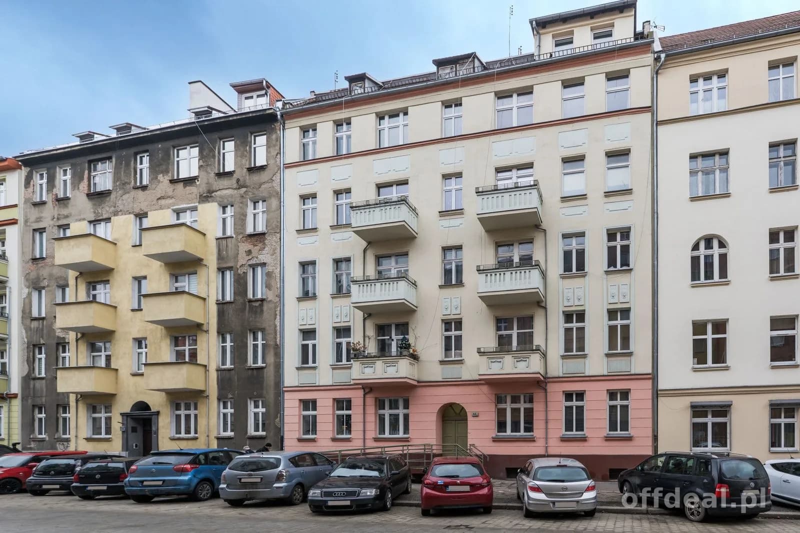 Klasyczna kamienica tuż przy parku