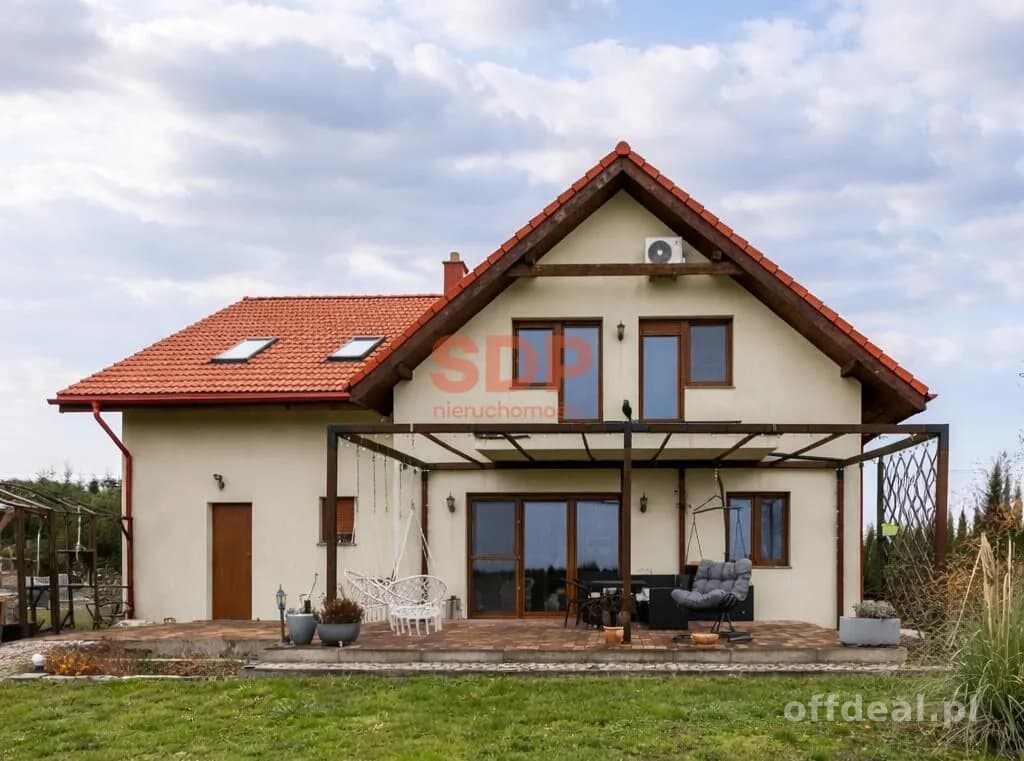 Dom z zew. basenem w okolicy Żarowa na działka 1899 m2