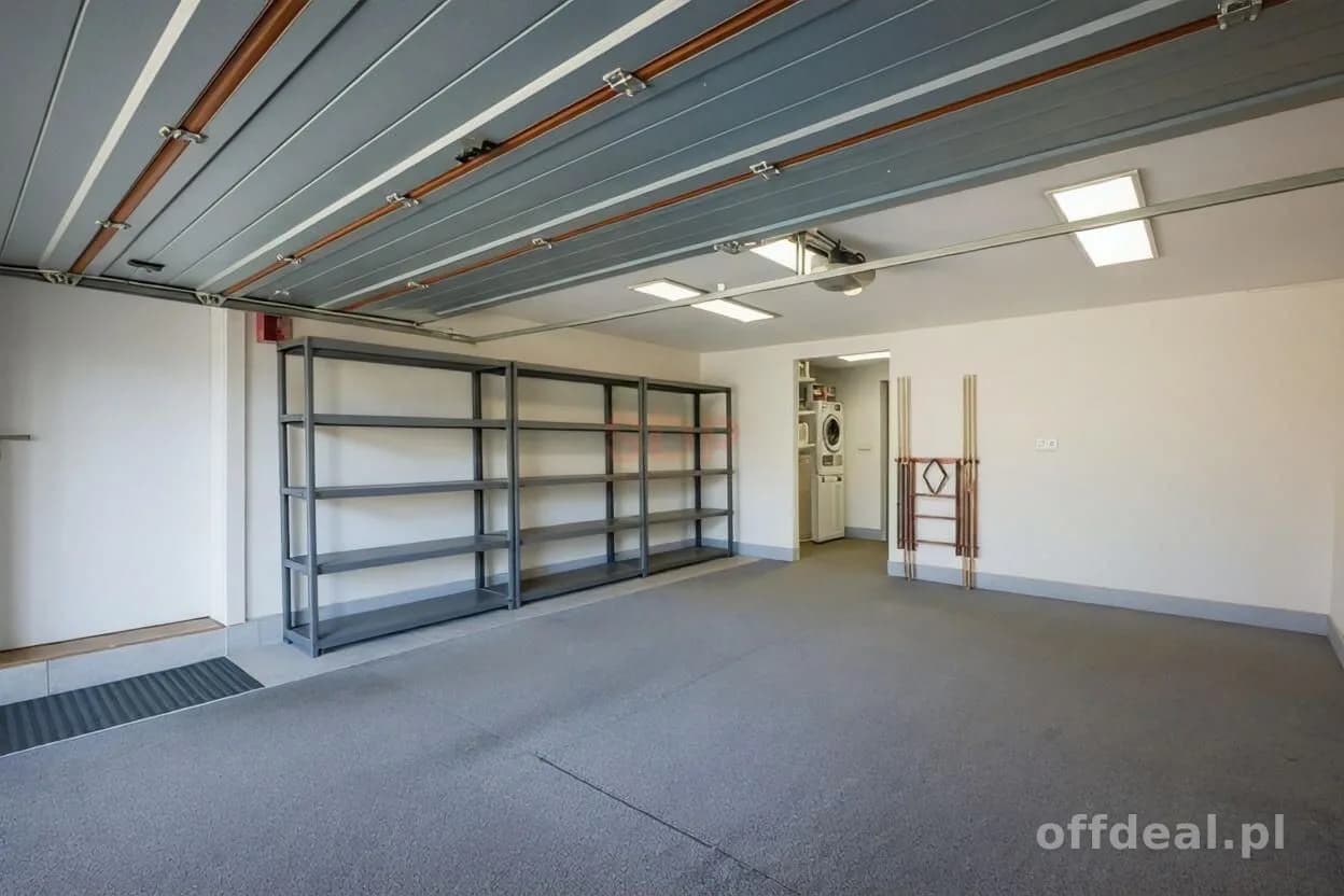 6 sypialni, 2 auta w garażu, działka 862m2