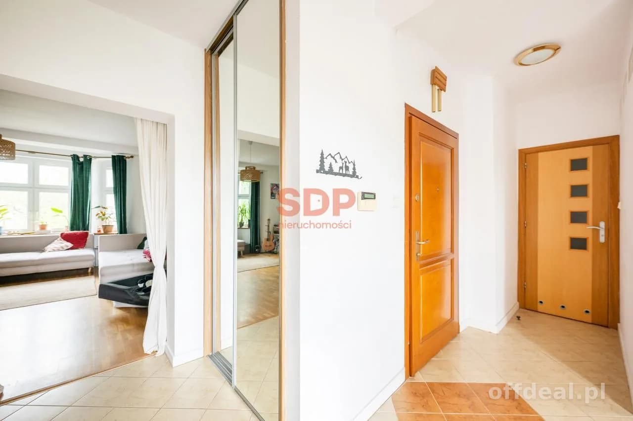 Piętro domu z dużym ogrodem + dodatkowy lokal i garaż
