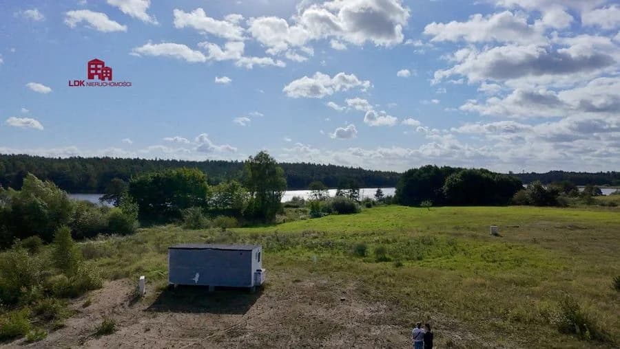 Widok, który zachwyca – działka nad Jeziorem