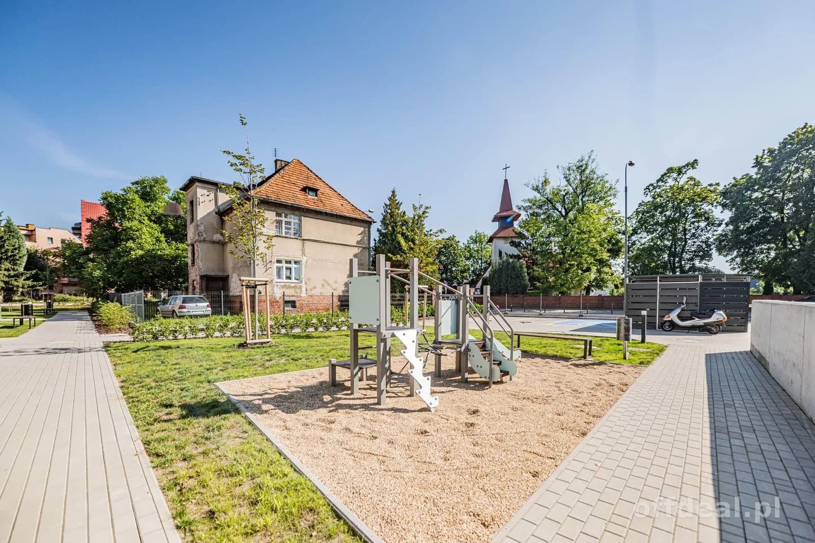 Duży salon o pow. 20,84m2, garaż i komórka w cenie