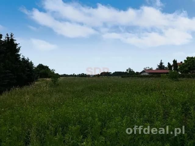 Działka 1800 m2 z możliwością zabudowy, media w drodze