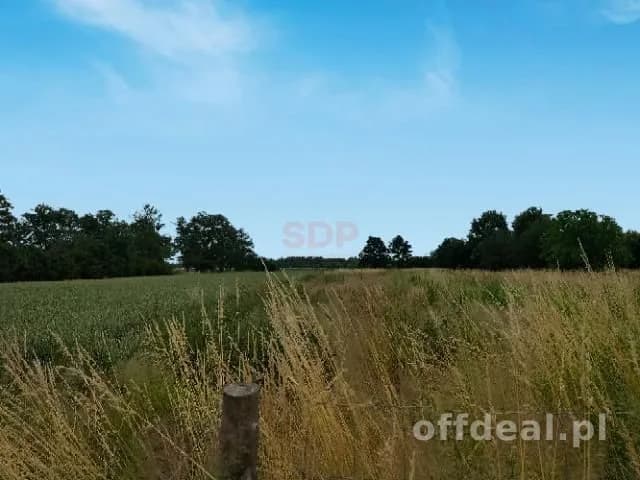 Działka 1800 m2 z możliwością zabudowy, media w drodze
