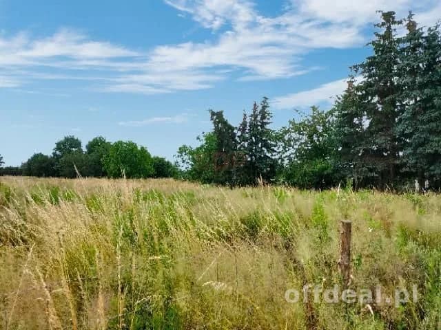 Działka 1800 m2 z możliwością zabudowy, media w drodze