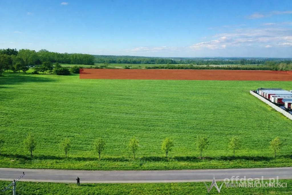 Działka inwestycyjna 1,5 ha z dostępem do mediów