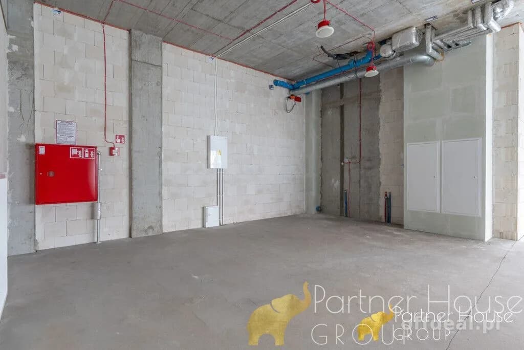 Lokal 103m2 | Narożny | Duże witryny | Dwa wejścia