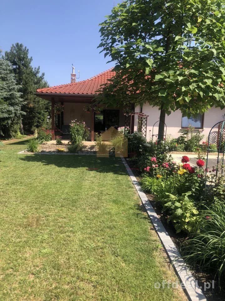 Dom wolnostojący z użytkowym poddaszem|135m|garaż