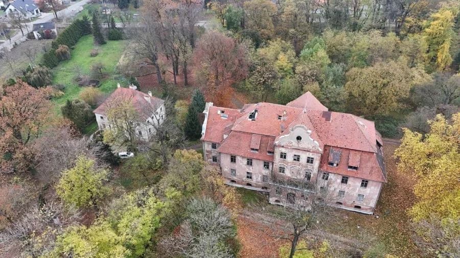 ZABYTKOWY PAŁAC W RYCHNOWIE – WYJĄTKOWA INWESTYCJA