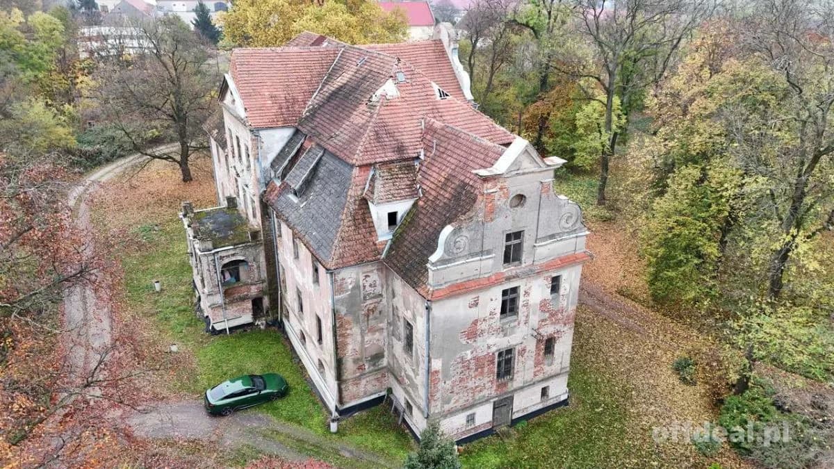 ZABYTKOWY PAŁAC W RYCHNOWIE – WYJĄTKOWA INWESTYCJA