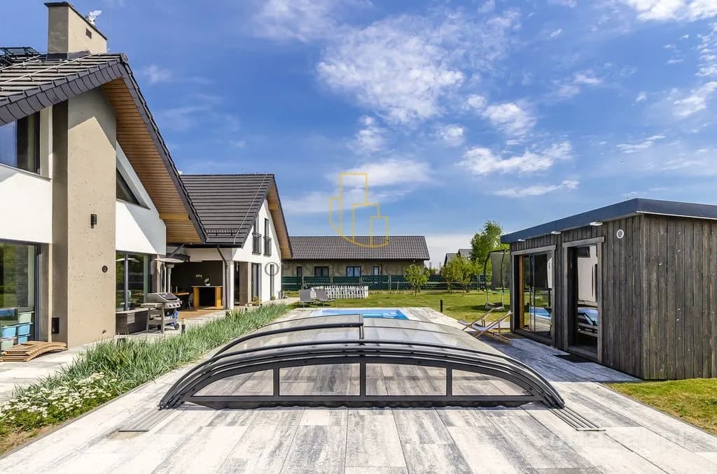 будинок на продаж у Lutynia | 6-кімн. | 264 m²