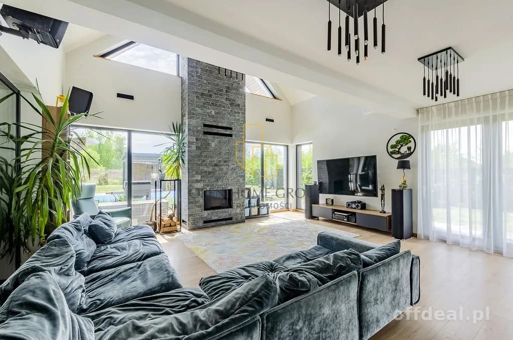 будинок на продаж у Lutynia | 6-кімн. | 264 m²