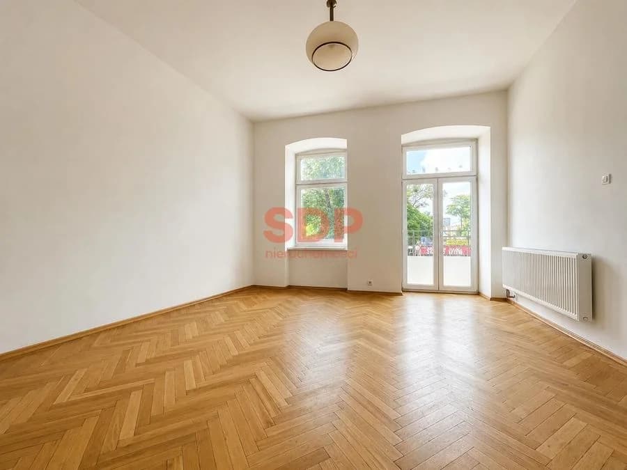 Duża kawalerka z balkonem w kamienicy