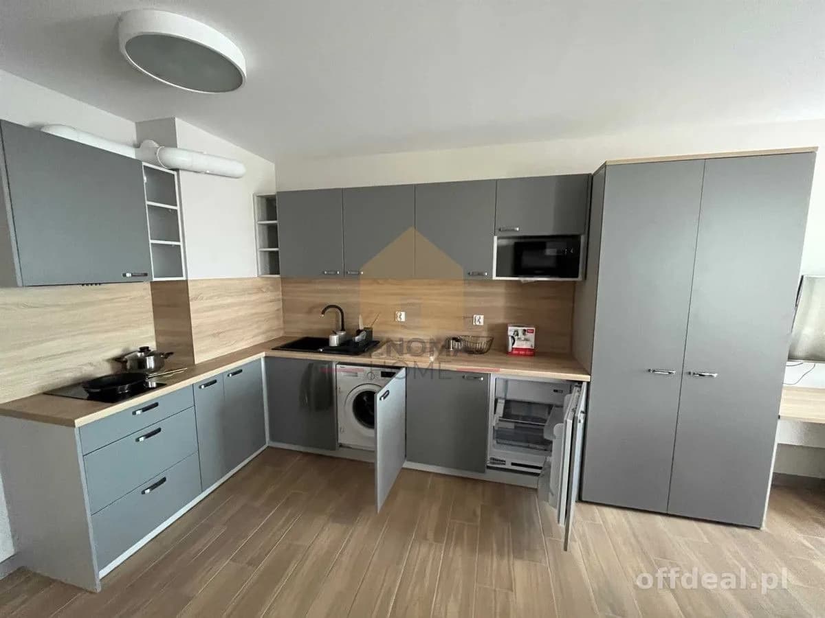 Kawalerka|tramwaj|parking|wszędzie blisko|balkon