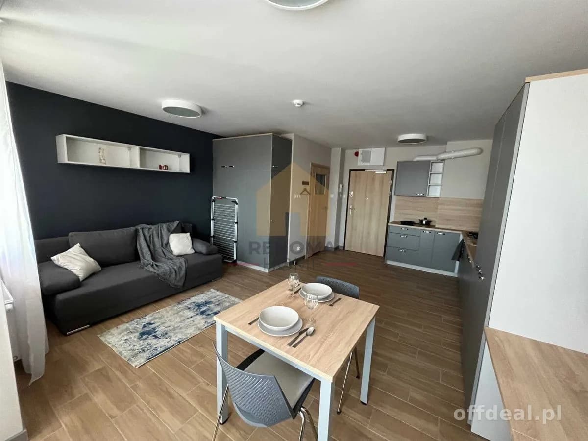 Kawalerka|tramwaj|parking|wszędzie blisko|balkon