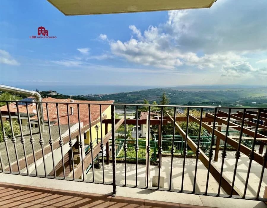 Apartament z pięknym tarasem i widokiem na morze