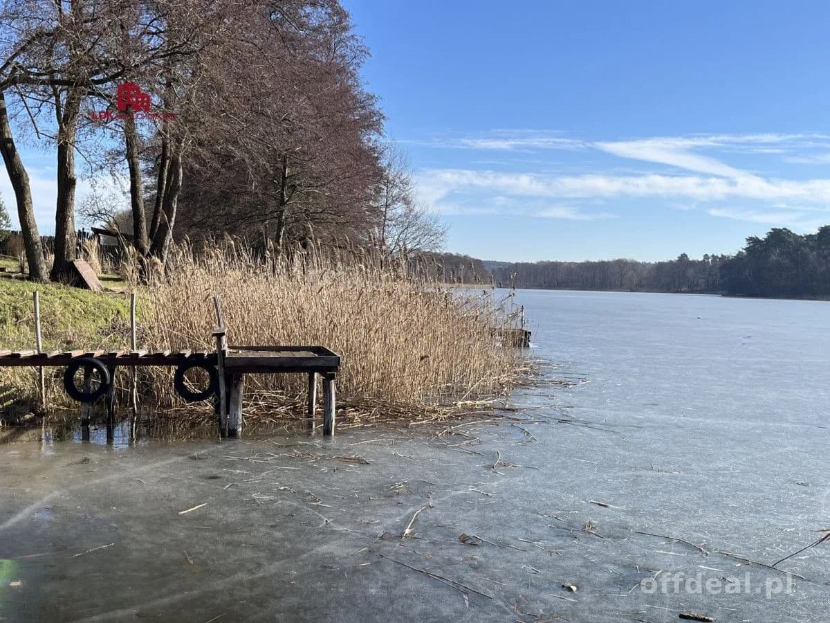 Działki przy jeziorze pod zabudowę jednorodzinną