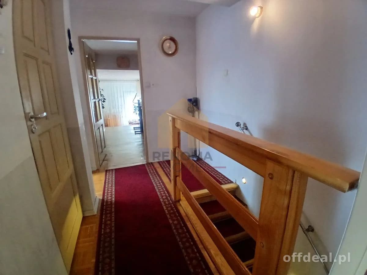 Skrajny dom w zabudowie szeregowej – komfort i pry