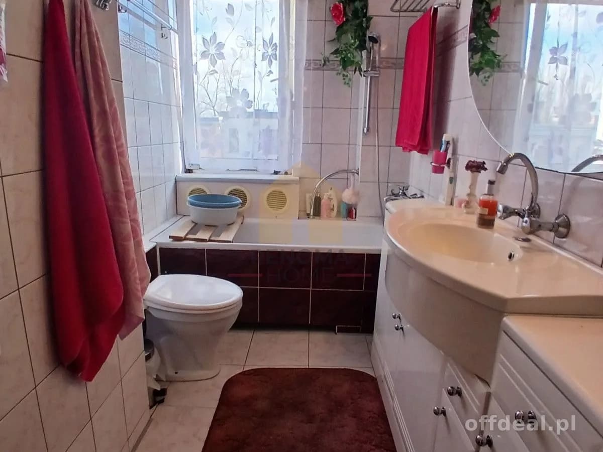 Skrajny dom w zabudowie szeregowej – komfort i pry