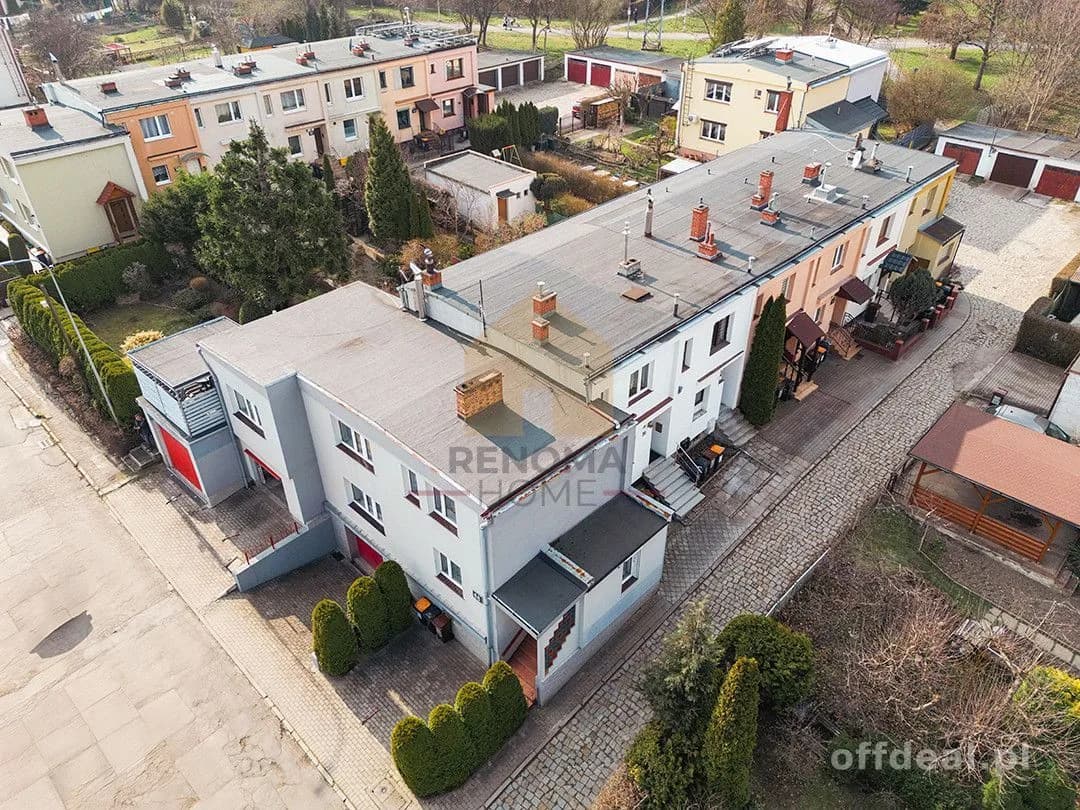 Skrajny dom w zabudowie szeregowej – komfort i pry