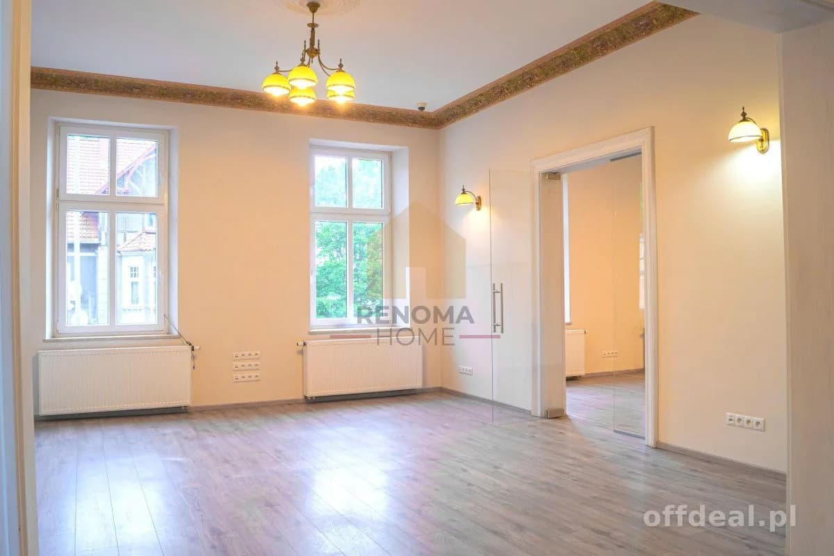 комерційна нерухомість на продаж у Zielona Góra | 15-кімн. | 366 m²