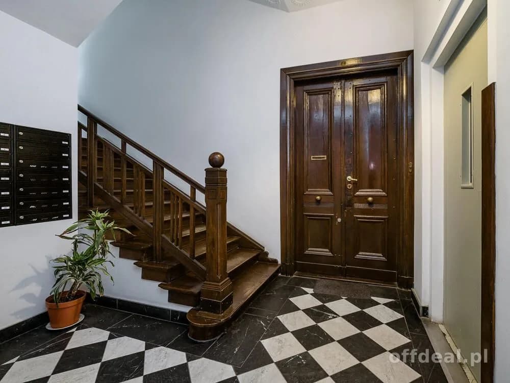 commercial property for sale in Warszawa | 193.18 m²