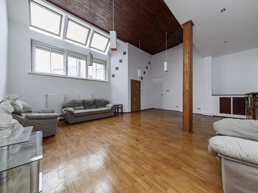 commercial property for sale in Warszawa | 193.18 m²