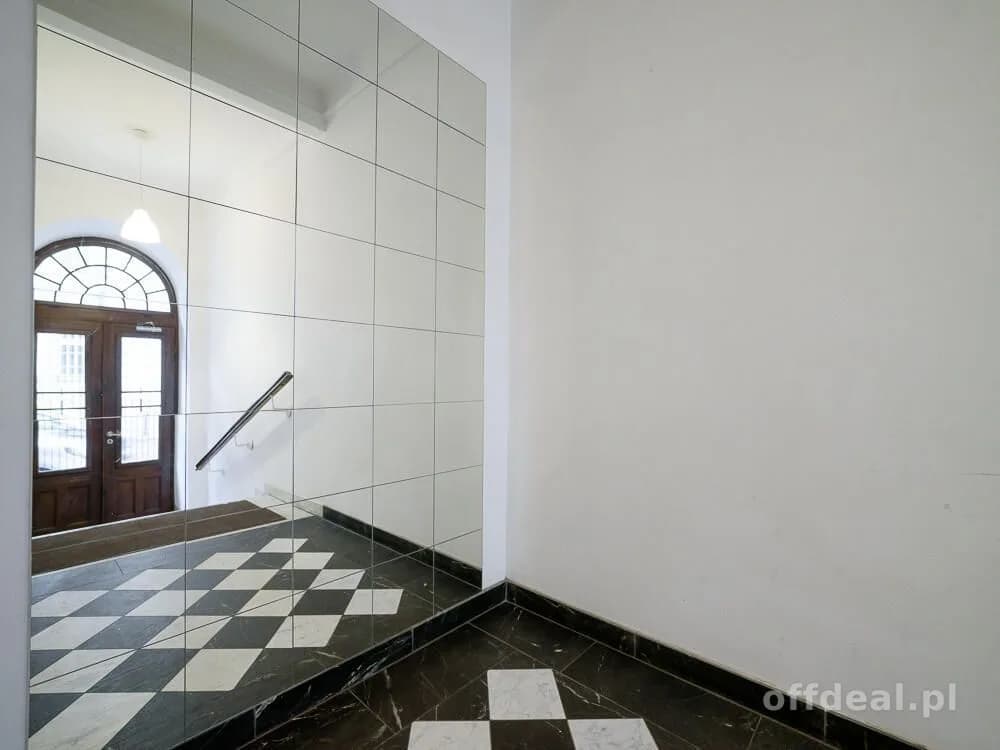 commercial property for sale in Warszawa | 193.18 m²