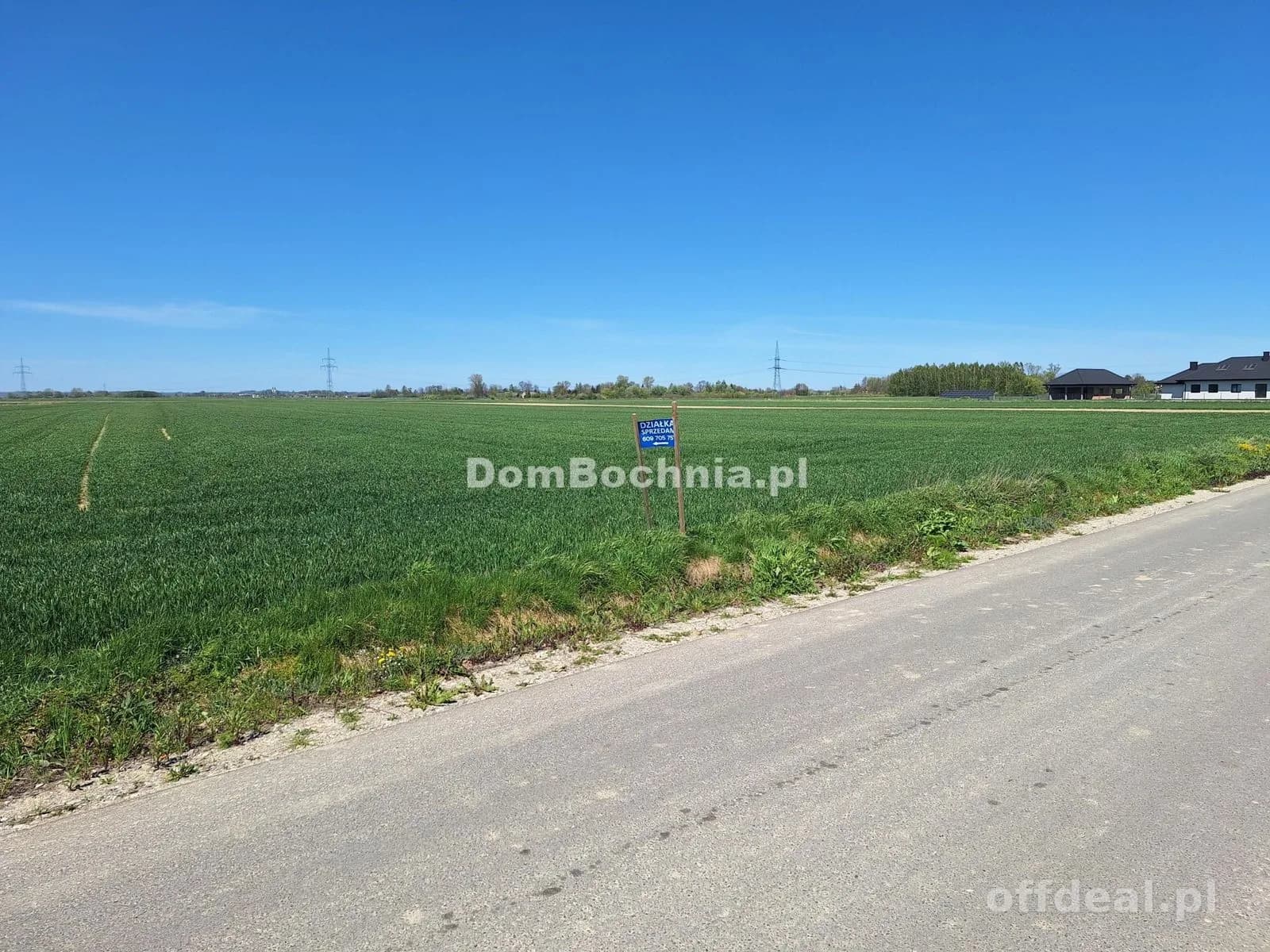 Działka przy nowej drodze gaz woda prąd Borzęcin