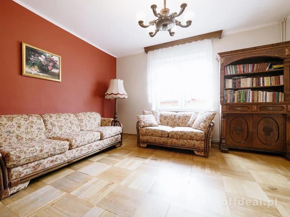 6-Zimmer Haus zum Verkauf in Sulejówek | 350 m²