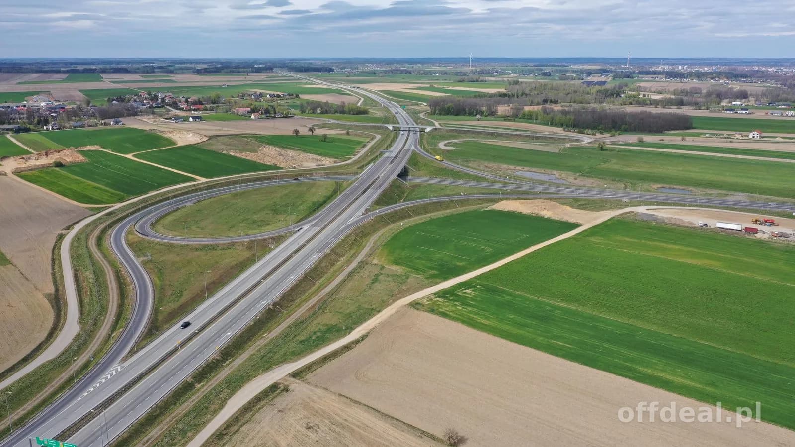 Hale magazynowo-produkcyjne / logistyczne / usługowe przy S61 i S63