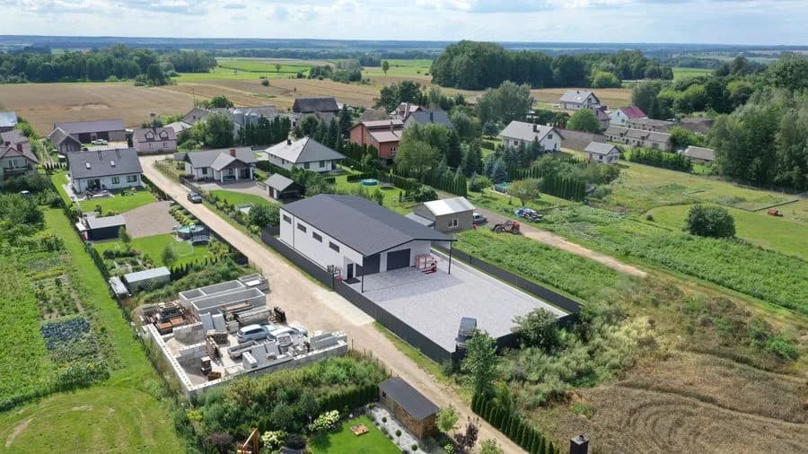 Gotowa baza pod firmę: 1300 m² + wjazd TIR + hala 380 m² | Dom