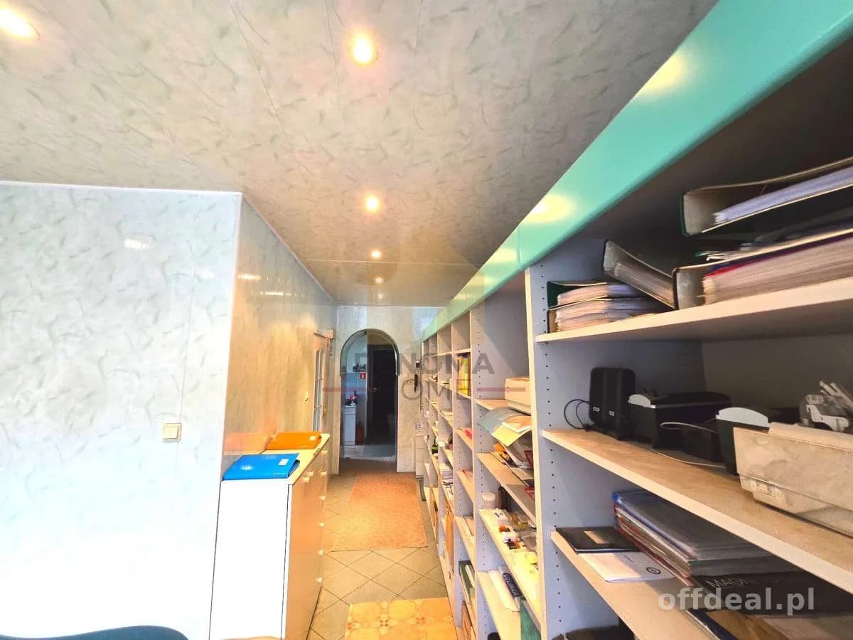 Lokal 138m2 handel, parking