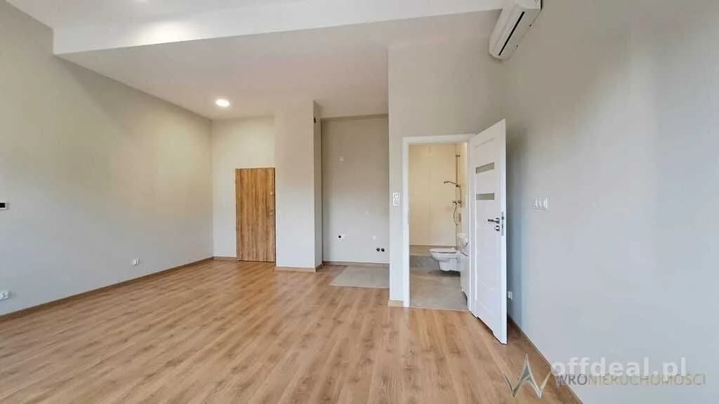 bien commercial à louer à Wrocław, Swojczyce | 38 m²