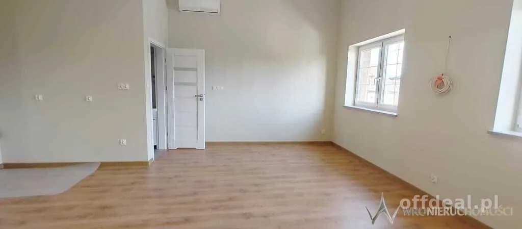 bien commercial à louer à Wrocław, Swojczyce | 38 m²