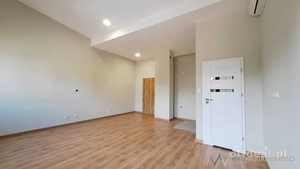 bien commercial à louer à Wrocław, Swojczyce | 38 m²